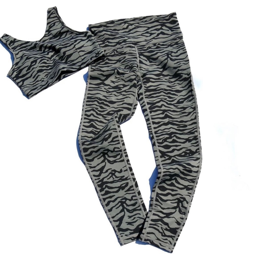 Gray Tiger Print Matching Leggings & Bra Top Set